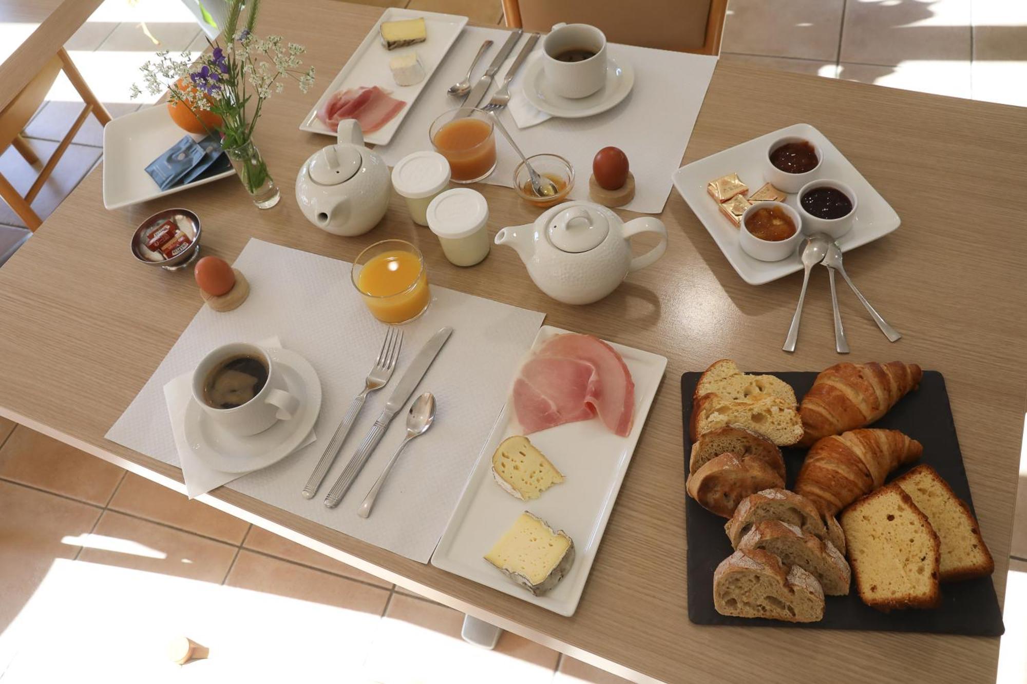 Logis Hotel Spa Restaurant Le Provence Lanarce Εξωτερικό φωτογραφία