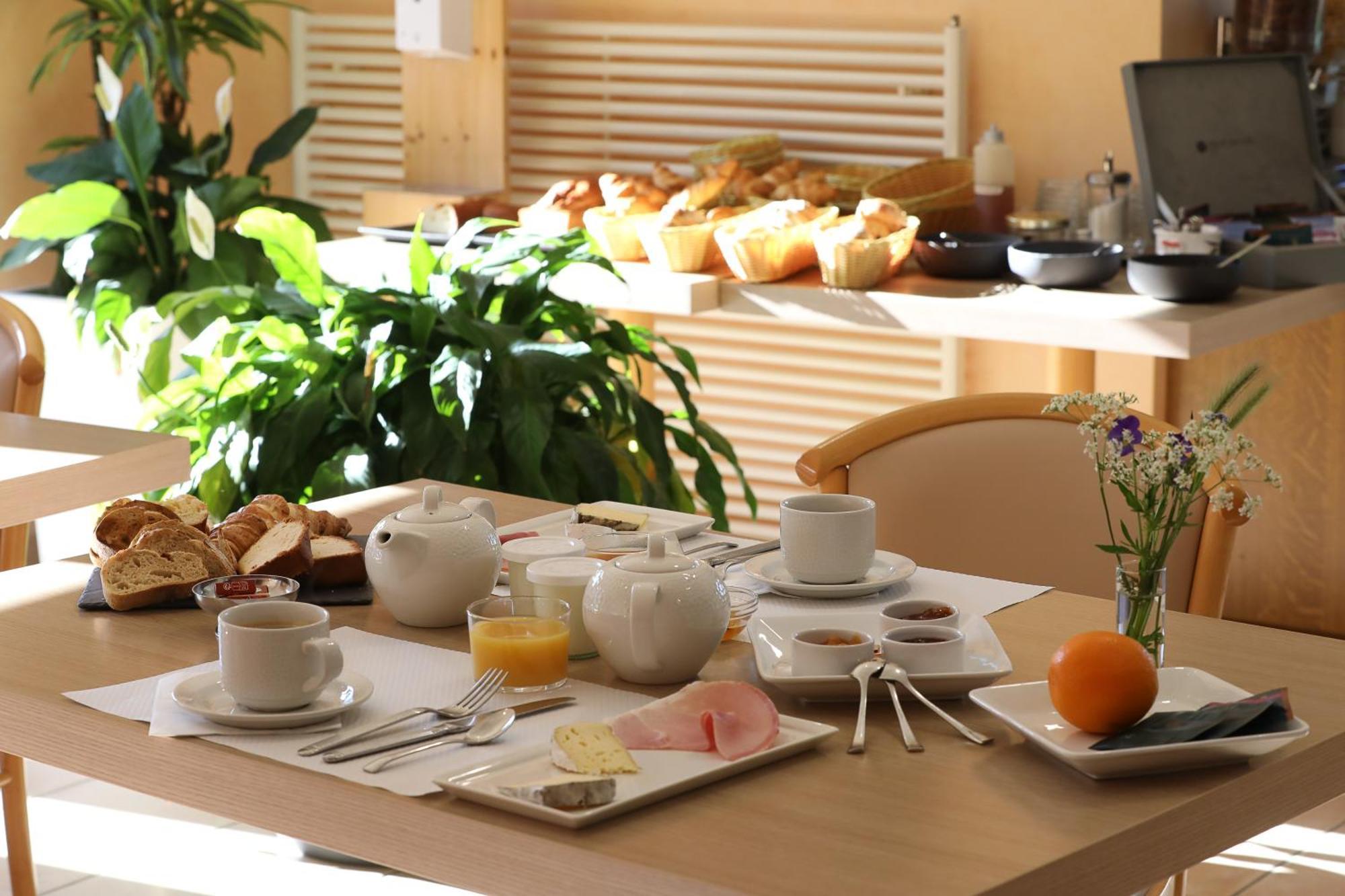 Logis Hotel Spa Restaurant Le Provence Lanarce Εξωτερικό φωτογραφία