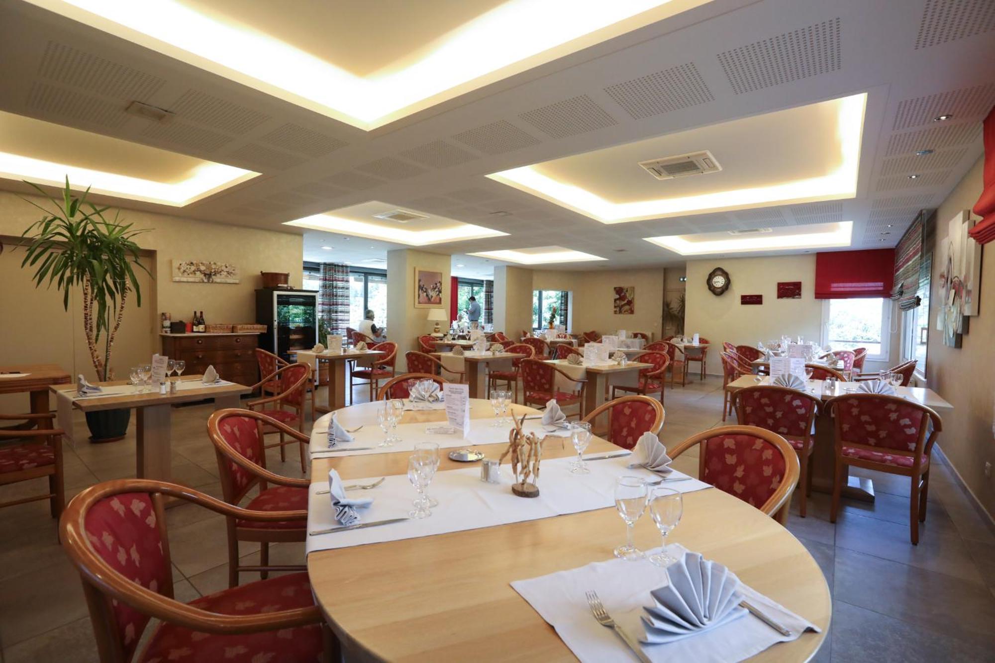 Logis Hotel Spa Restaurant Le Provence Lanarce Εξωτερικό φωτογραφία