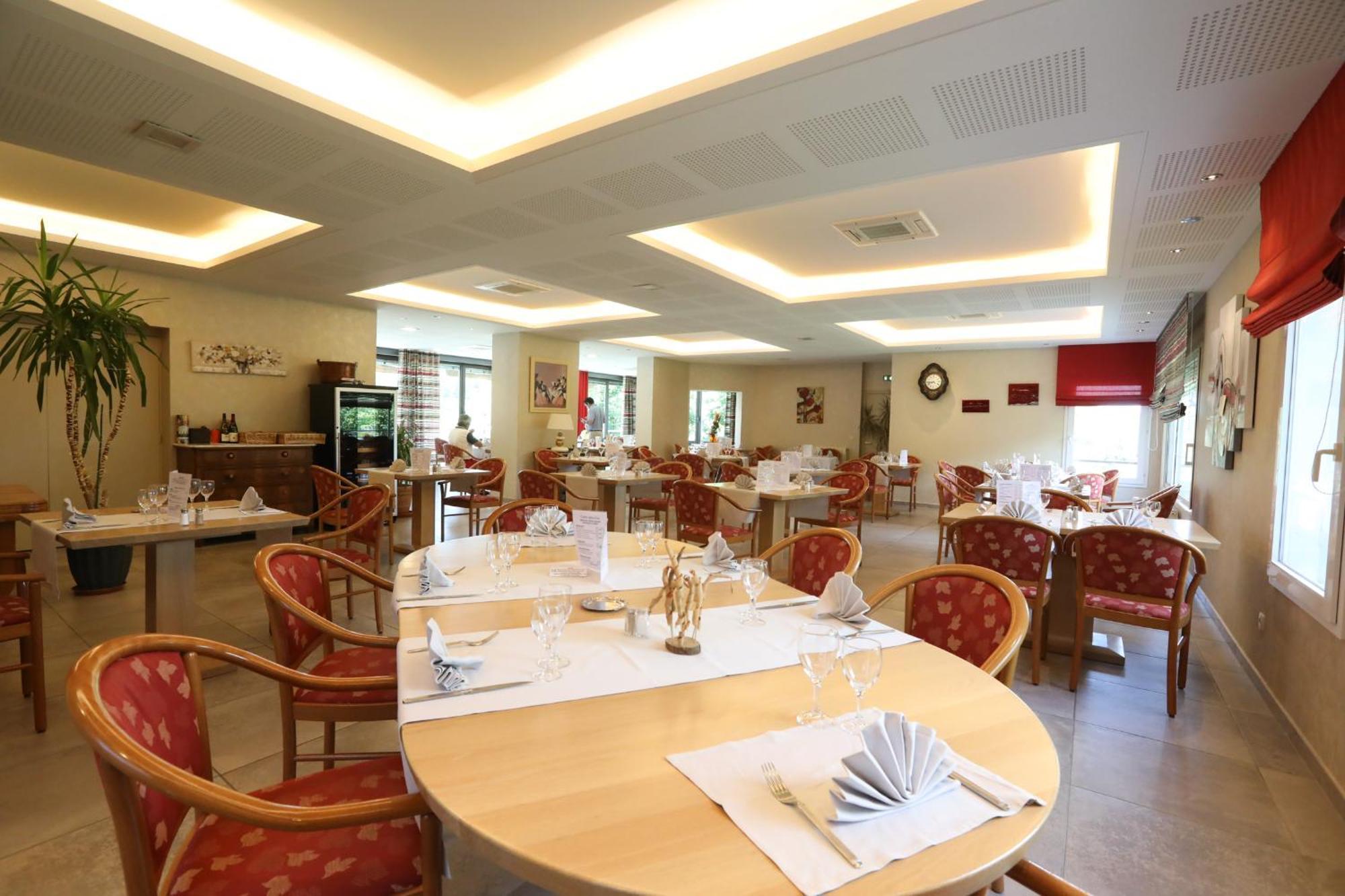 Logis Hotel Spa Restaurant Le Provence Lanarce Εξωτερικό φωτογραφία